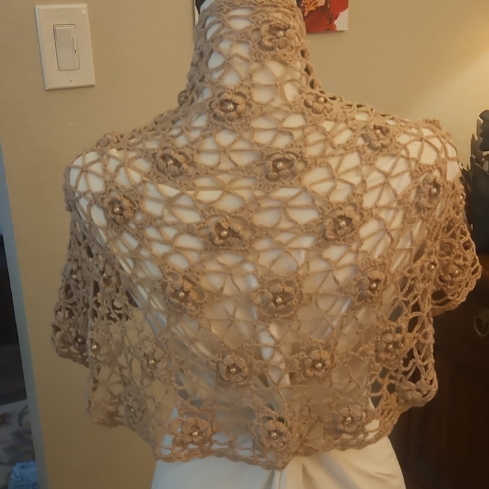 Vintage Tan Rose Pearl Crochet Shawl - Picture 6 of 9